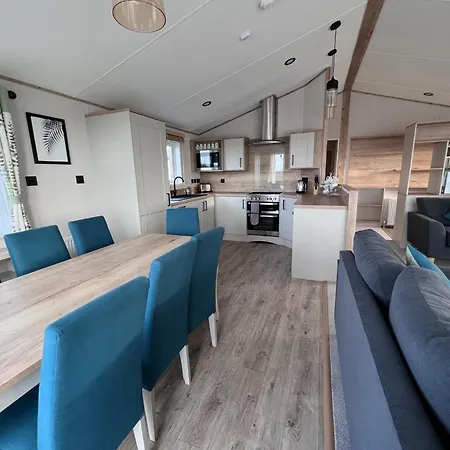 Holywell View 30 Cubert