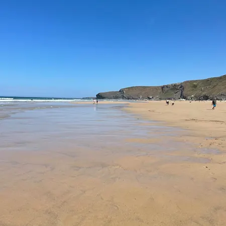 Holywell View 30 *